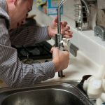 台所で水道つまりが発生した場合の対処法